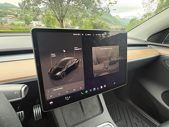 Tesla Model Y 11 of 20
