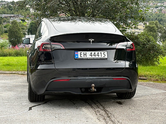 Tesla Model Y 6 of 20