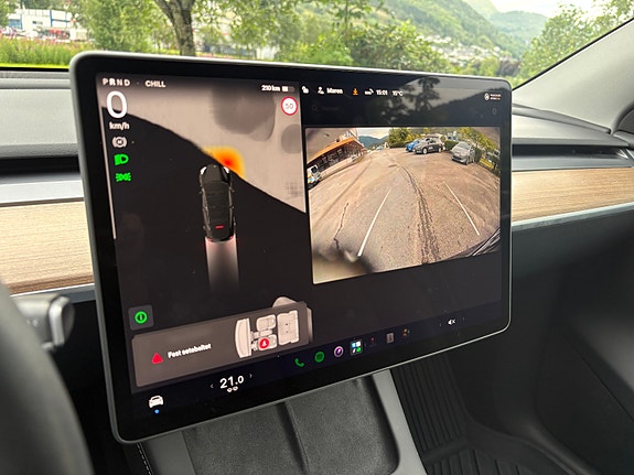 Tesla Model Y 13 of 20