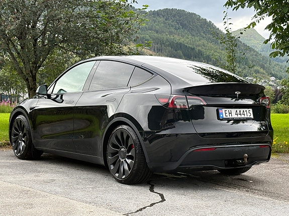 Tesla Model Y 5 of 20