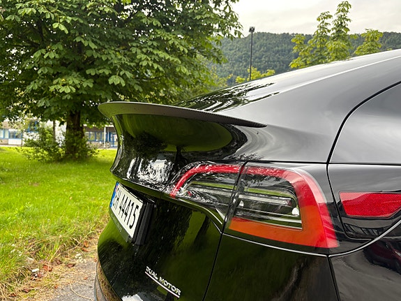 Tesla Model Y 7 of 20