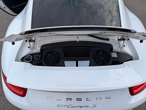 Porsche 911 Carrera S 15 of 30