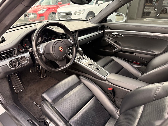 Porsche 911 Carrera S 21 of 30
