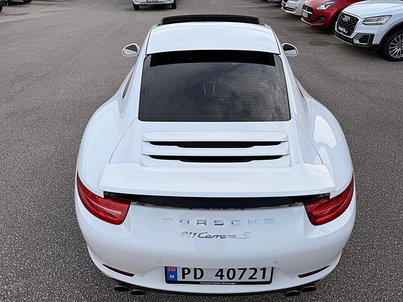 Porsche 911 Carrera S 14 of 30
