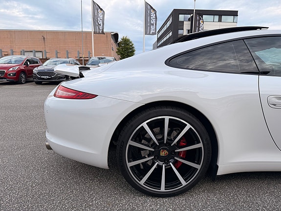 Porsche 911 Carrera S 17 of 30