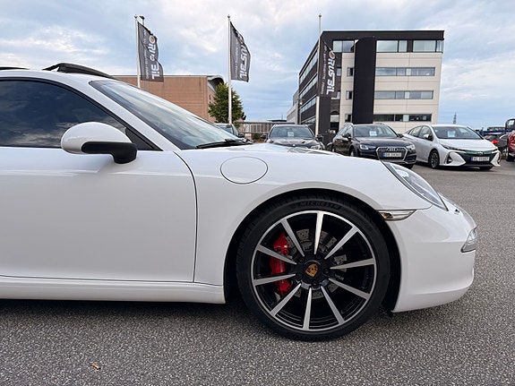 Porsche 911 Carrera S 18 of 30