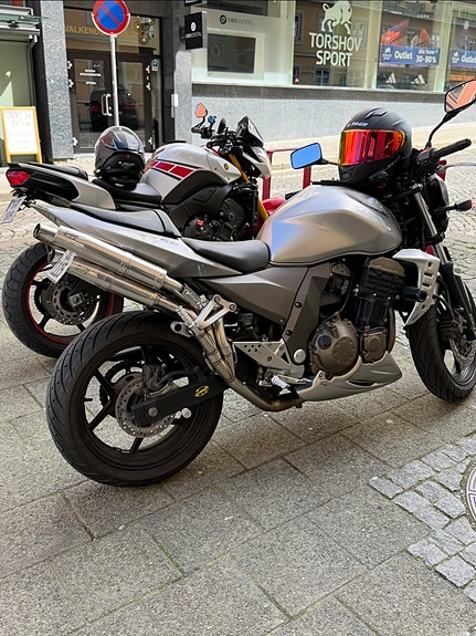 Kawasaki Z 750 2 of 6