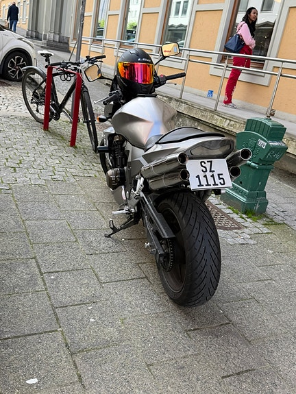 Kawasaki Z 750 4 of 6