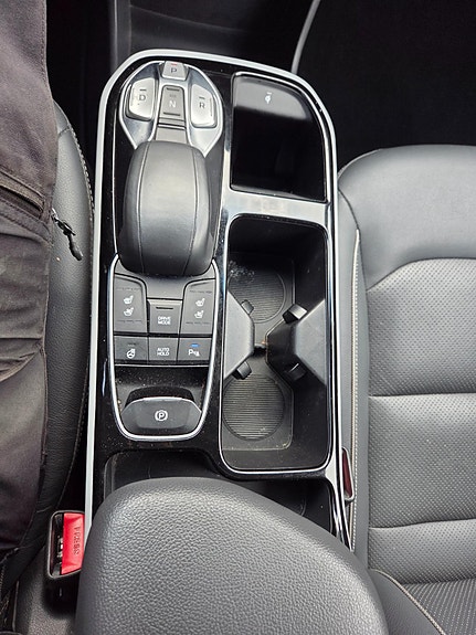 Hyundai IONIQ 12 of 19