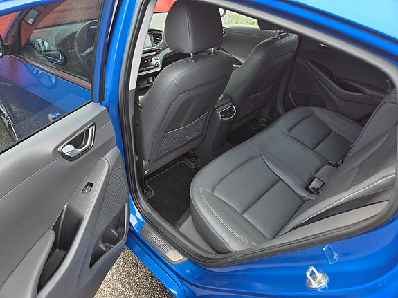 Hyundai IONIQ 18 of 19