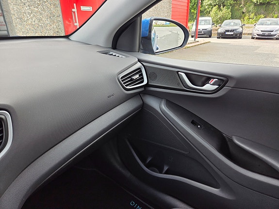 Hyundai IONIQ 14 of 19