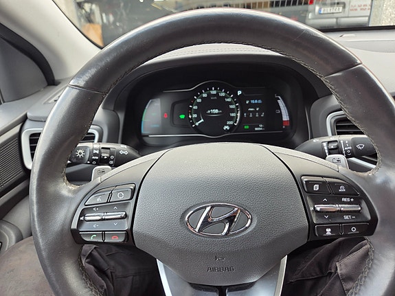 Hyundai IONIQ 10 of 19