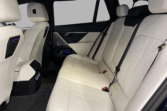 BMW i5 11 of 23