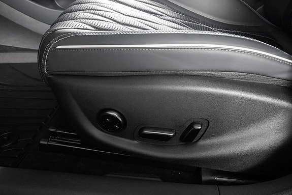BYD Seal 18 of 29
