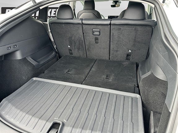 Tesla Model Y 19 of 20