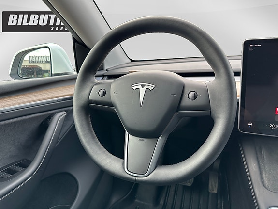 Tesla Model Y 12 of 20