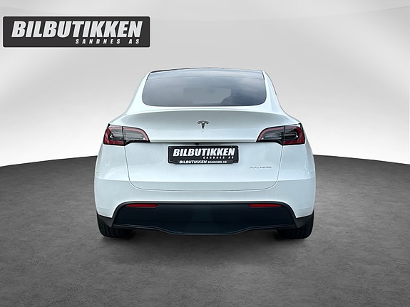 Tesla Model Y 4 of 20