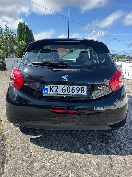 Peugeot 208 4 of 14