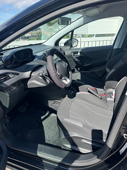 Peugeot 208 14 of 14