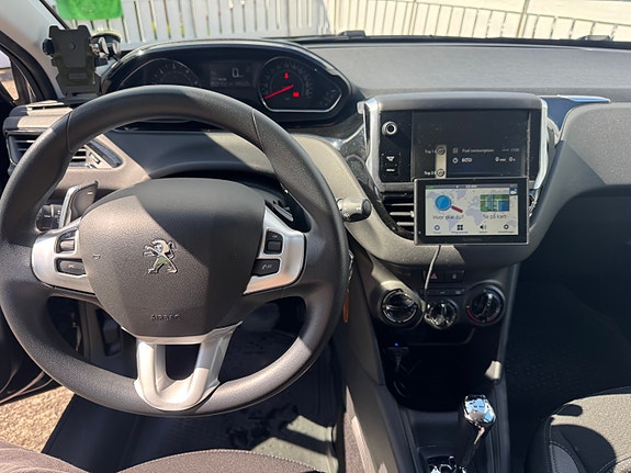 Peugeot 208 10 of 14