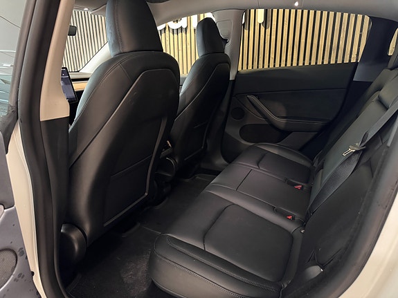 Tesla Model Y 6 of 19