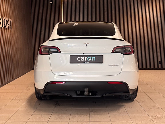 Tesla Model Y 4 of 19