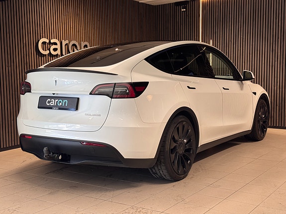 Tesla Model Y 3 of 19