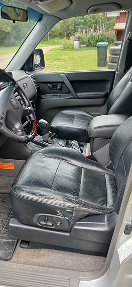 Mitsubishi Pajero 7 of 16
