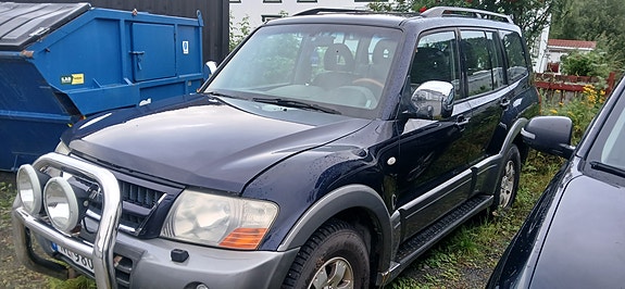 Mitsubishi Pajero 10 of 16