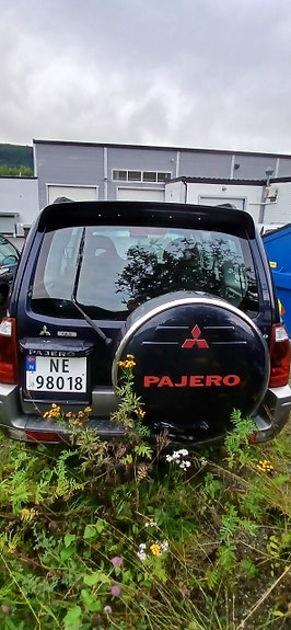 Mitsubishi Pajero 12 of 16