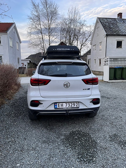 MG ZS EV 2 of 5