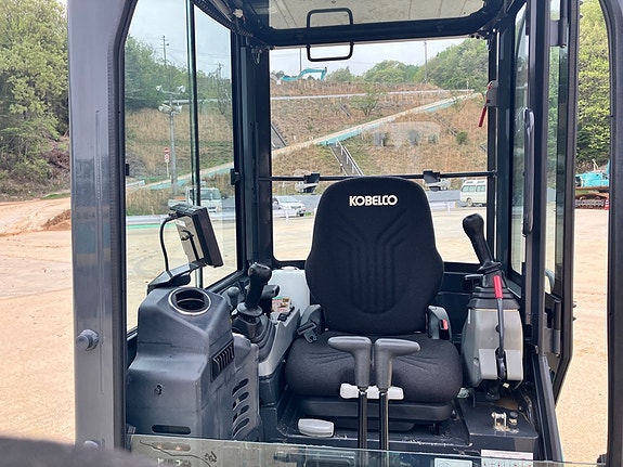 Kobelco SK17SR-3E 2 of 2