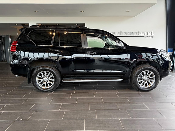 Toyota Land Cruiser 3 of 17