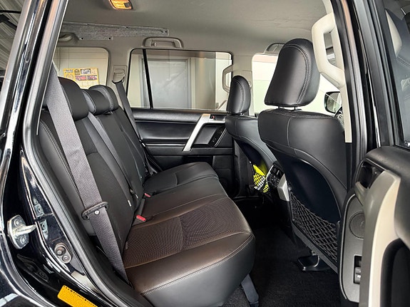 Toyota Land Cruiser 12 of 17