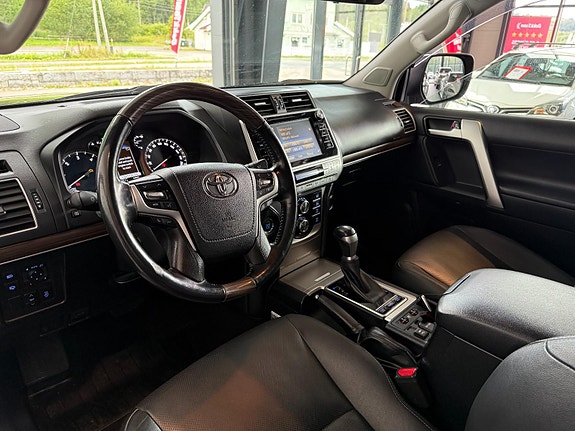 Toyota Land Cruiser 14 of 17