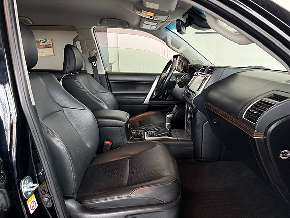 Toyota Land Cruiser 10 of 17