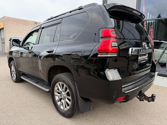 Toyota Land Cruiser 9 of 17