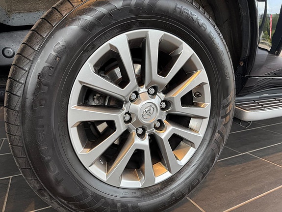 Toyota Land Cruiser 17 of 17