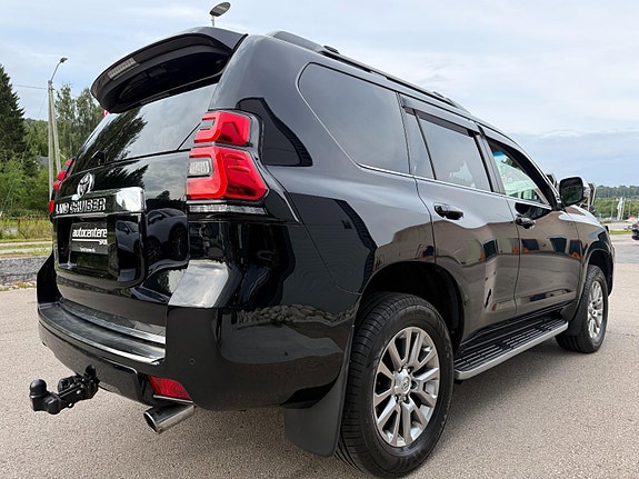 Toyota Land Cruiser 8 of 17
