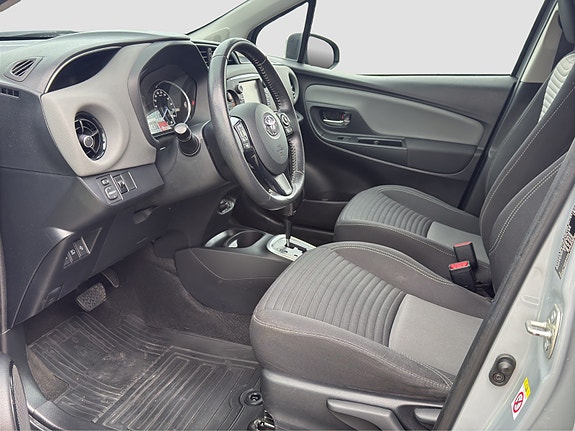 Toyota Yaris 11 of 26