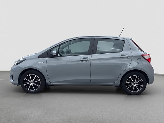 Toyota Yaris 2 of 26