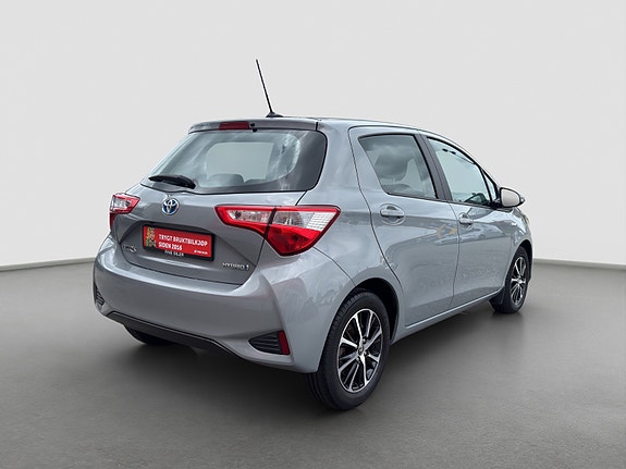 Toyota Yaris 6 of 26