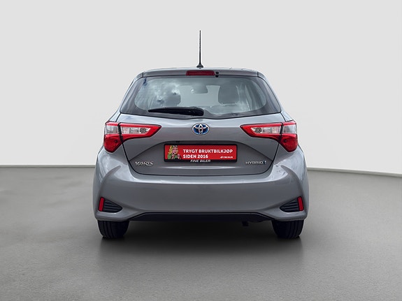 Toyota Yaris 4 of 26