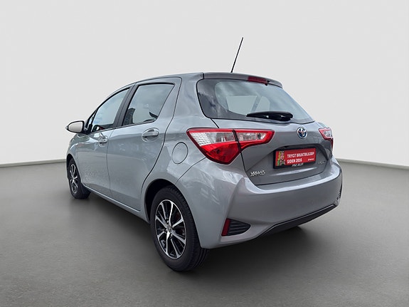 Toyota Yaris 3 of 26