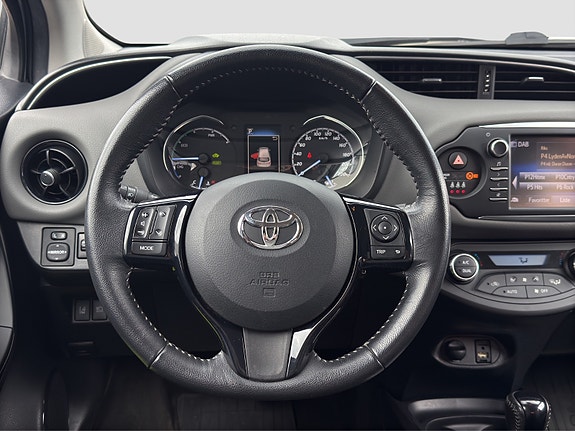 Toyota Yaris 15 of 26