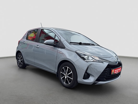 Toyota Yaris 8 of 26