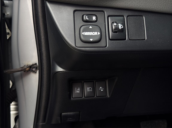 Toyota Yaris 12 of 26