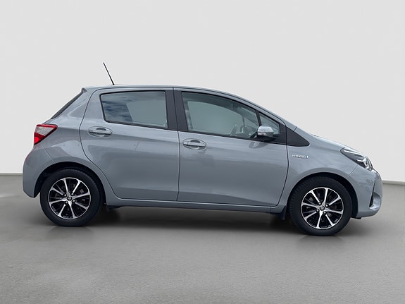 Toyota Yaris 7 of 26
