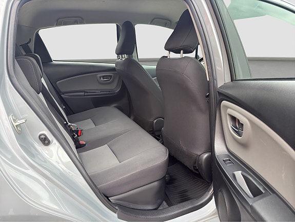 Toyota Yaris 25 of 26