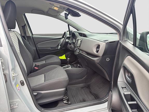 Toyota Yaris 24 of 26
